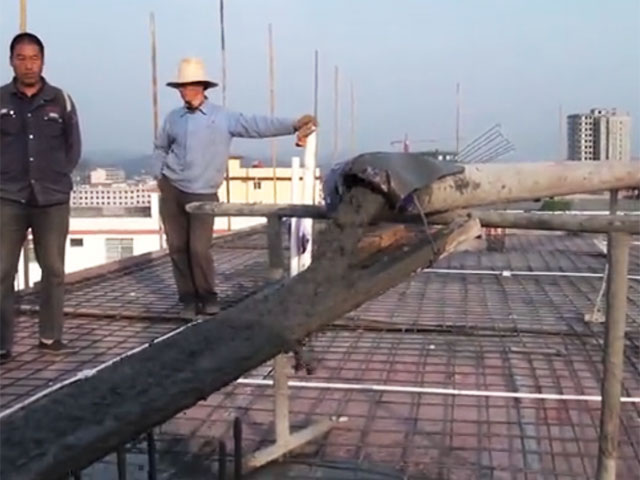 山東力源機械，車載式攪拌拖泵一體機現(xiàn)場施工視頻