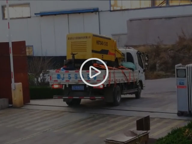 山東力源機械40細石混凝土泵廠家發(fā)貨，發(fā)往寧波走起來